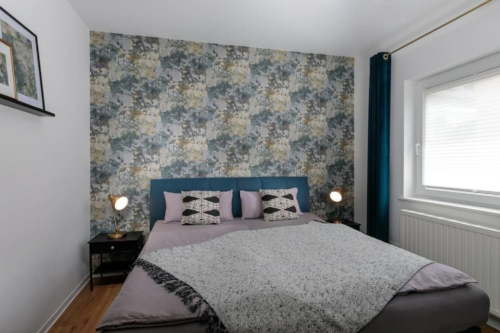 Charmantes Townhaus Mit Garten, W-lan & Netflix Apartment *